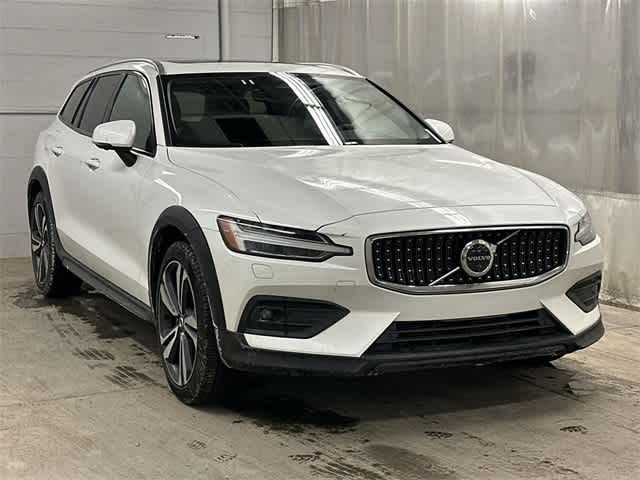 2025 Volvo V60 Cross Country Plus