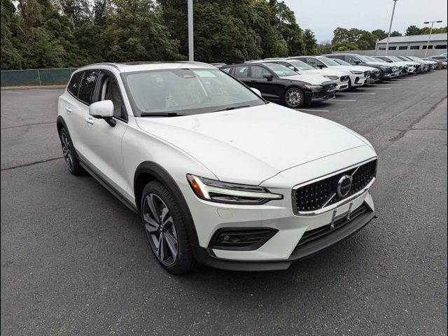 2025 Volvo V60 Cross Country Plus