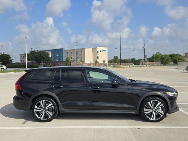 2025 Volvo V60 Cross Country Plus