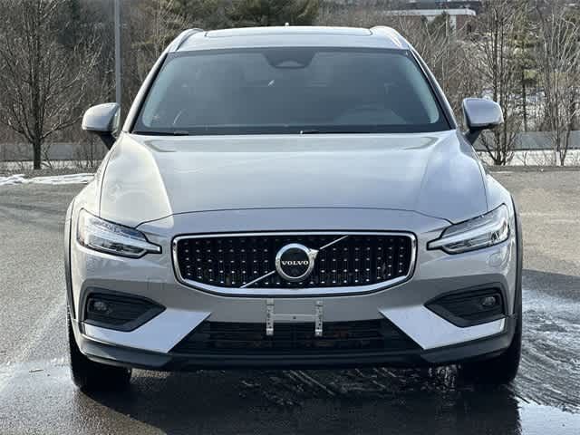 2025 Volvo V60 Cross Country Plus