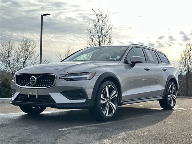 2025 Volvo V60 Cross Country Plus