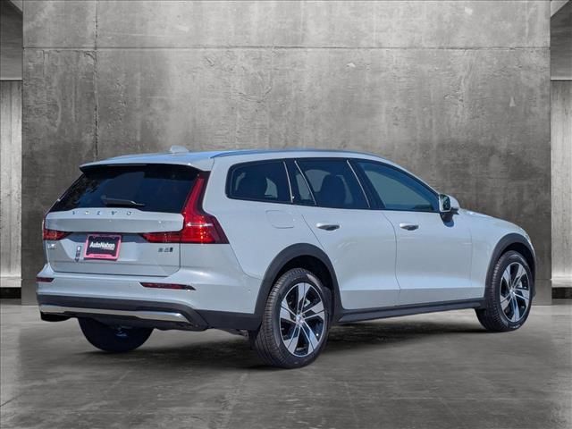 2025 Volvo V60 Cross Country Plus