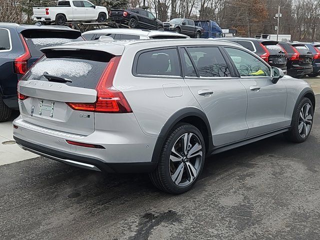 2025 Volvo V60 Cross Country Plus