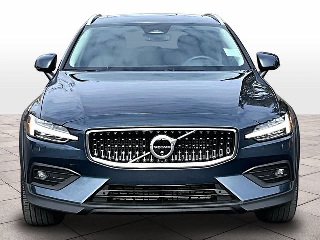 2025 Volvo V60 Cross Country Plus