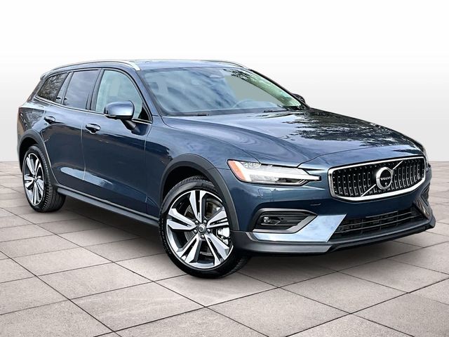 2025 Volvo V60 Cross Country Plus