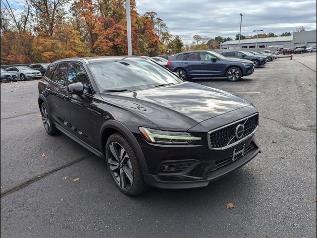 2025 Volvo V60 Cross Country Plus