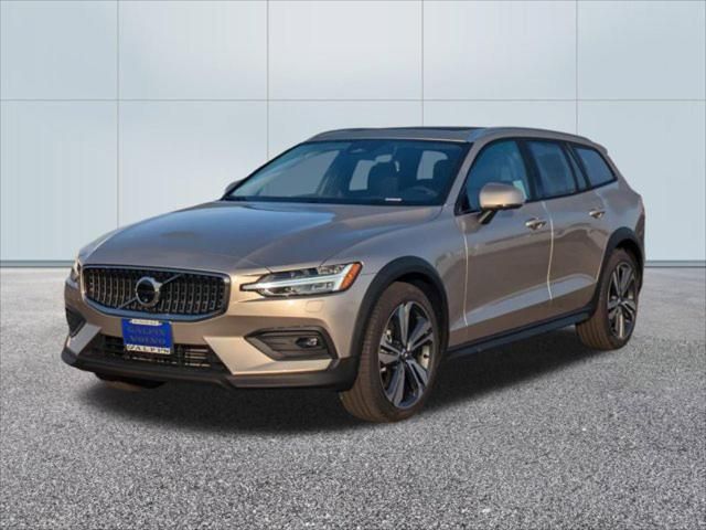 2025 Volvo V60 Cross Country Plus