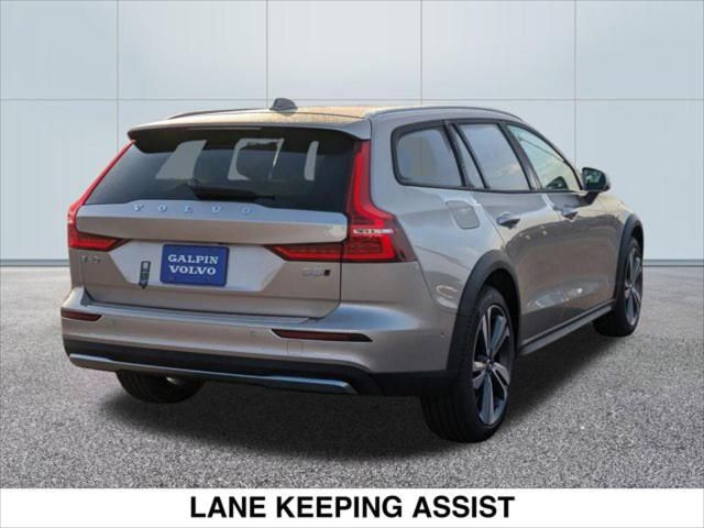 2025 Volvo V60 Cross Country Plus