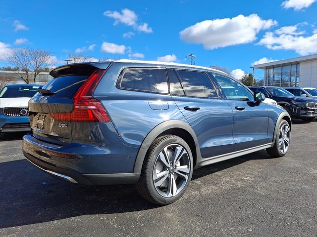 2025 Volvo V60 Cross Country Plus