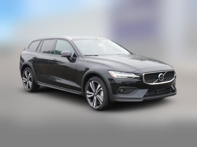 2025 Volvo V60 Cross Country Plus