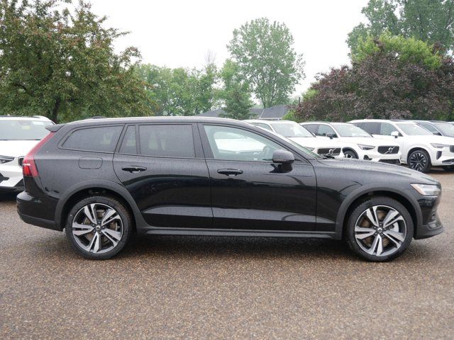 2025 Volvo V60 Cross Country Plus