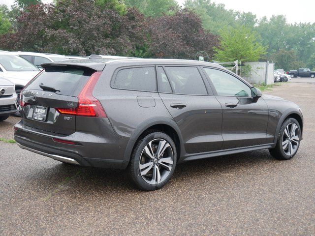 2025 Volvo V60 Cross Country Plus