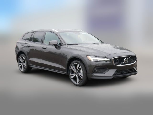 2025 Volvo V60 Cross Country Plus