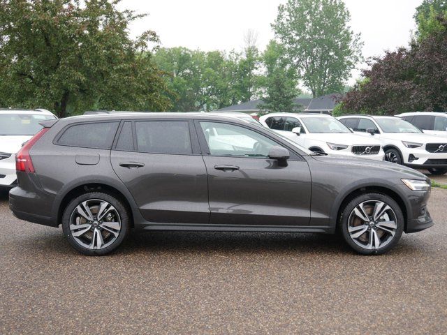 2025 Volvo V60 Cross Country Plus