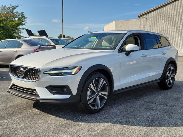 2025 Volvo V60 Cross Country Plus