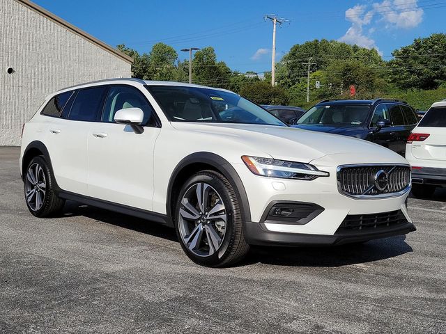 2025 Volvo V60 Cross Country Plus