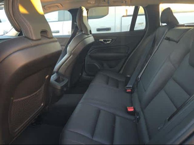 2025 Volvo V60 Cross Country Plus