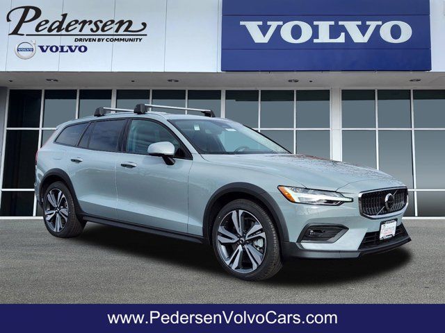 2025 Volvo V60 Cross Country Plus