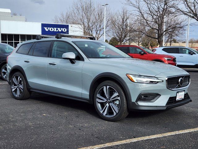 2025 Volvo V60 Cross Country Plus