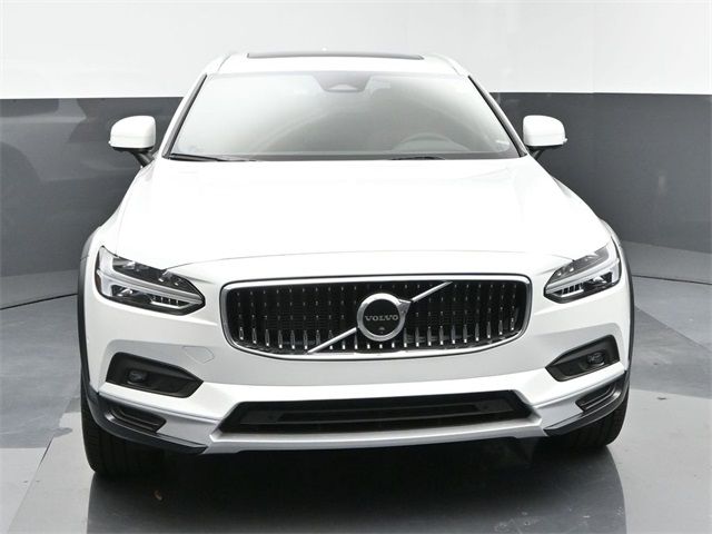 2025 Volvo V90 Cross Country Plus