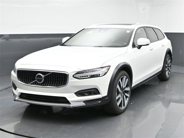 2025 Volvo V90 Cross Country Plus