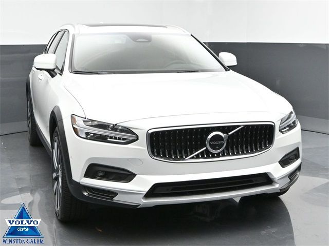 2025 Volvo V90 Cross Country Plus