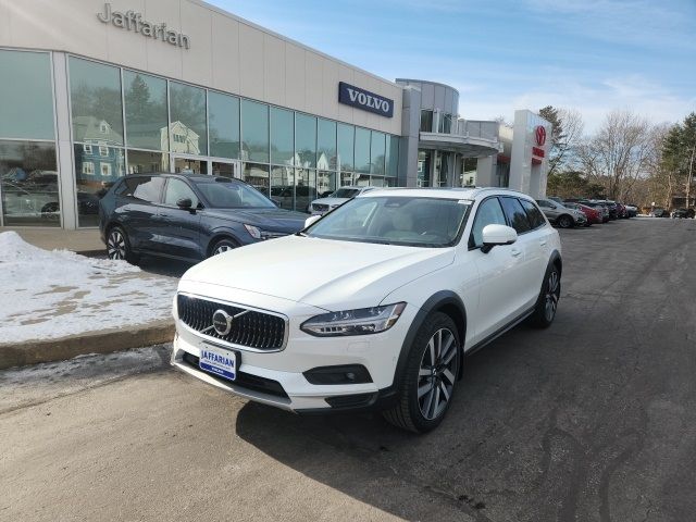 2025 Volvo V90 Cross Country Plus