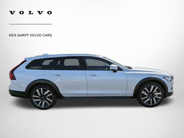 2025 Volvo V90 Cross Country Plus