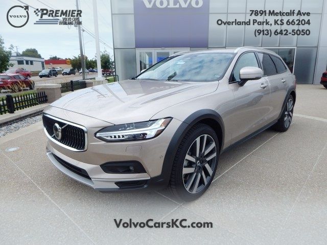 2025 Volvo V90 Cross Country Plus