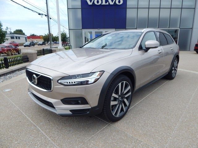 2025 Volvo V90 Cross Country Plus