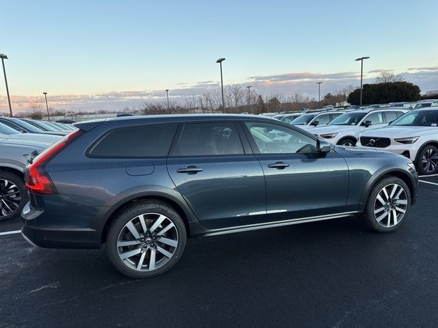 2025 Volvo V90 Cross Country Plus