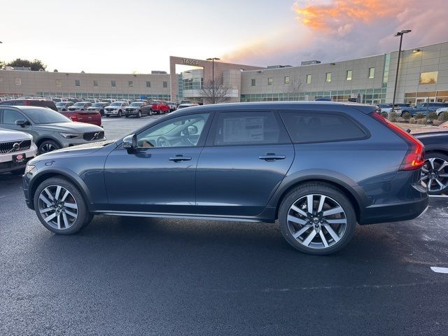 2025 Volvo V90 Cross Country Plus