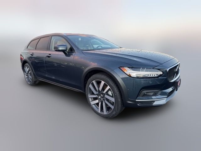 2025 Volvo V90 Cross Country Plus