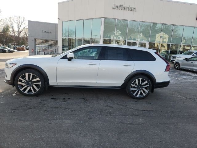 2025 Volvo V90 Cross Country Plus