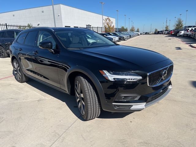 2025 Volvo V90 Cross Country Plus