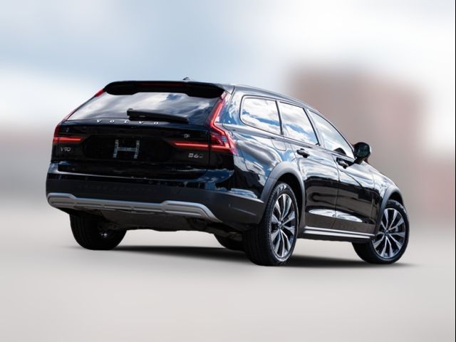 2025 Volvo V90 Cross Country Plus