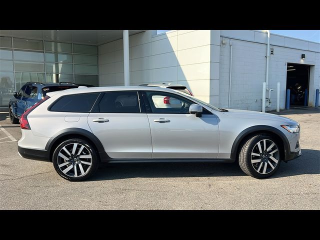 2025 Volvo V90 Cross Country Plus