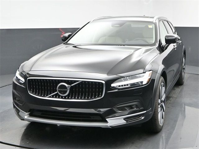 2025 Volvo V90 Cross Country Plus