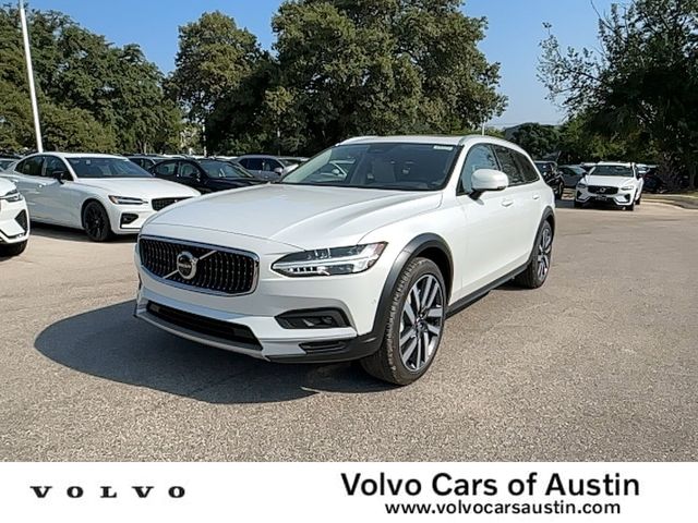 2025 Volvo V90 Cross Country Plus