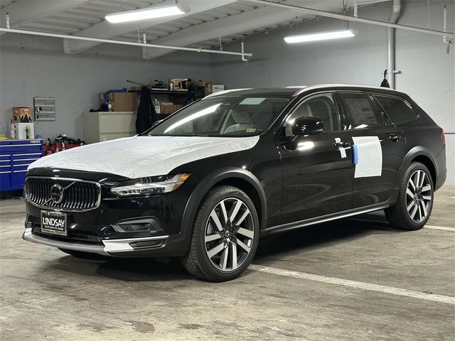 2025 Volvo V90 Cross Country Plus