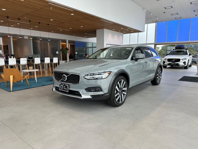 2025 Volvo V90 Cross Country Plus