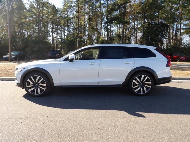 2025 Volvo V90 Cross Country Plus