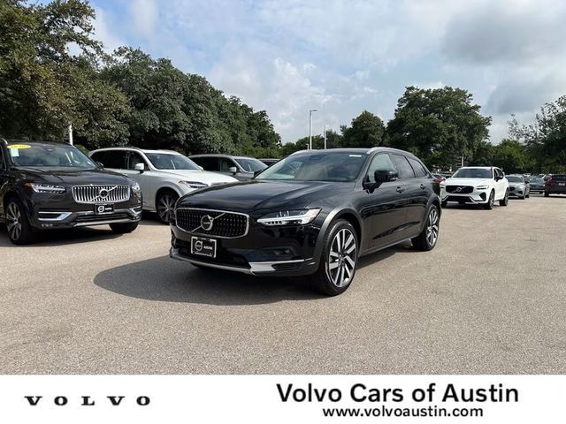 2025 Volvo V90 Cross Country Plus