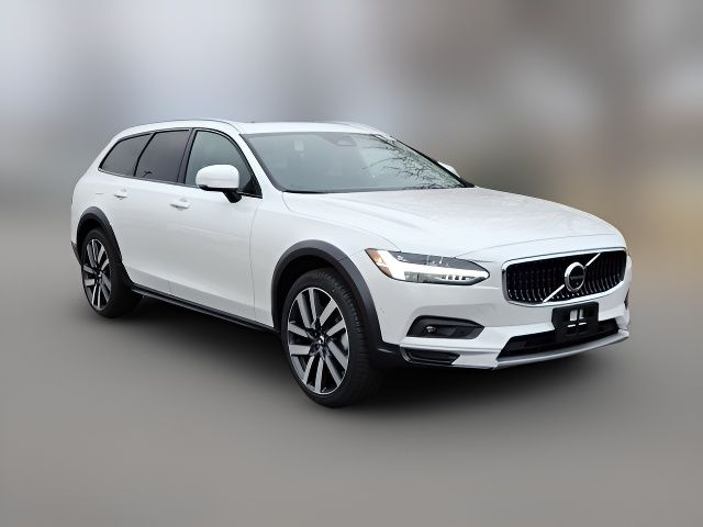 2025 Volvo V90 Cross Country Plus