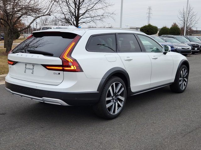 2025 Volvo V90 Cross Country Plus