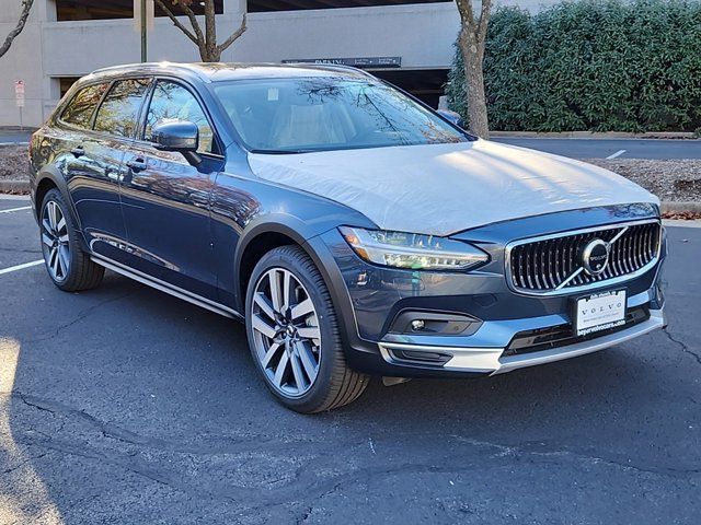 2025 Volvo V90 Cross Country Plus