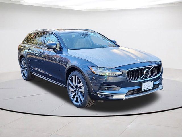 2025 Volvo V90 Cross Country Plus