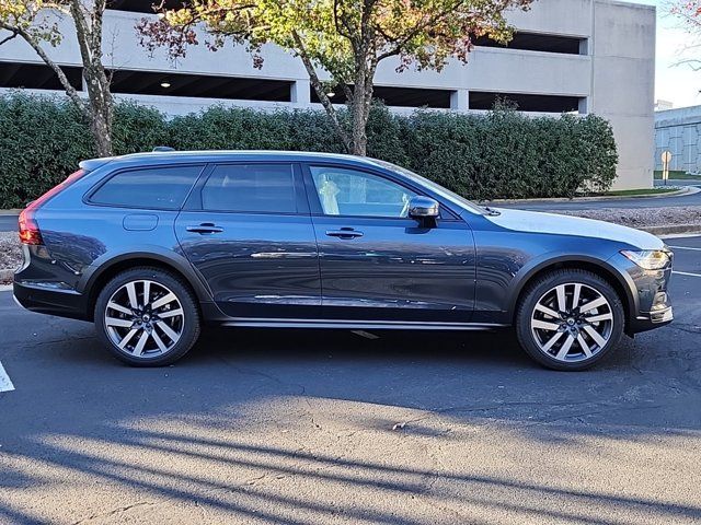 2025 Volvo V90 Cross Country Plus