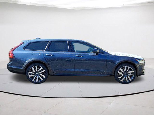 2025 Volvo V90 Cross Country Plus