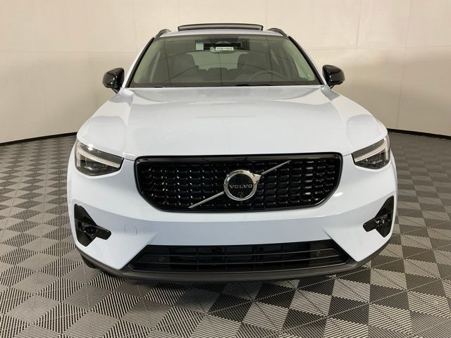 2025 Volvo XC40 Plus Dark Theme